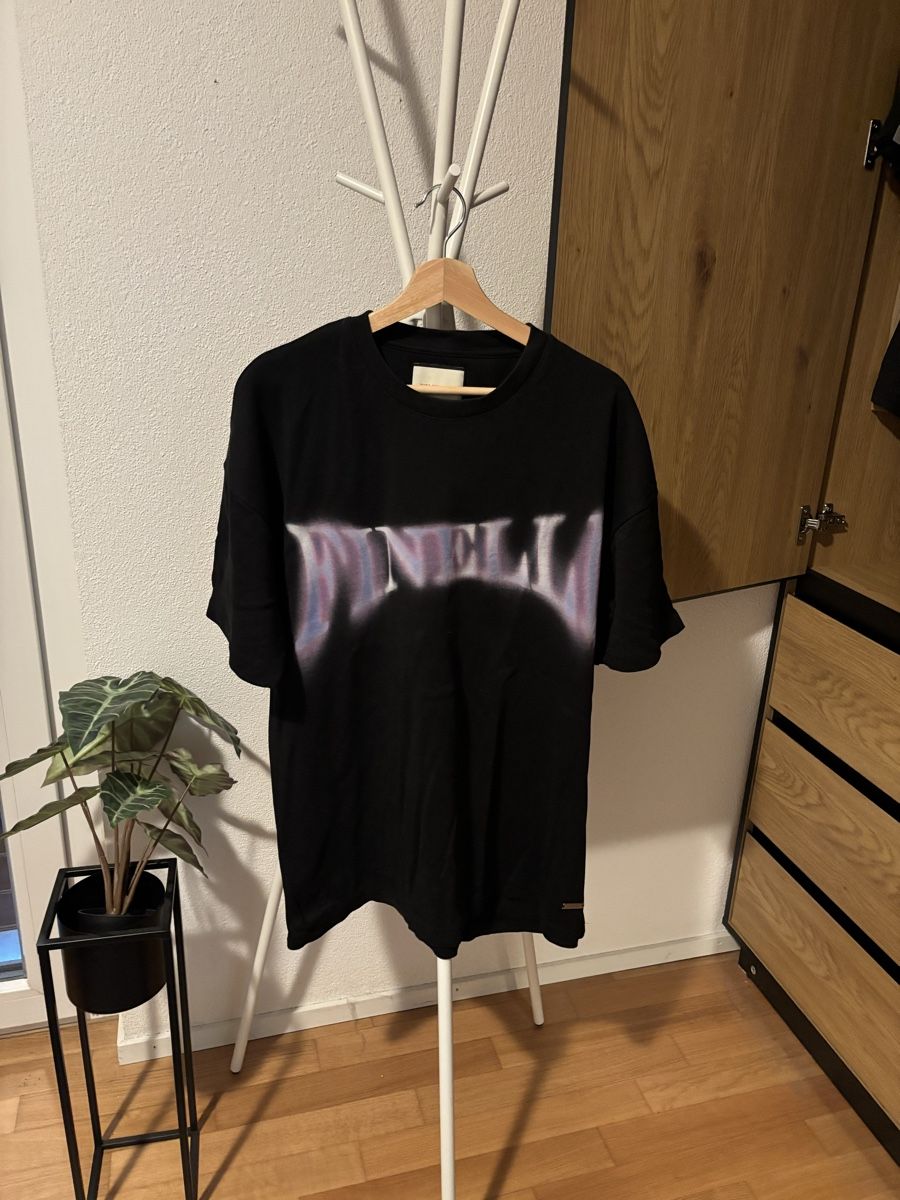 T-shirts: T-Shirt Finelli – D'occasion à Rorschach par Mazzriki