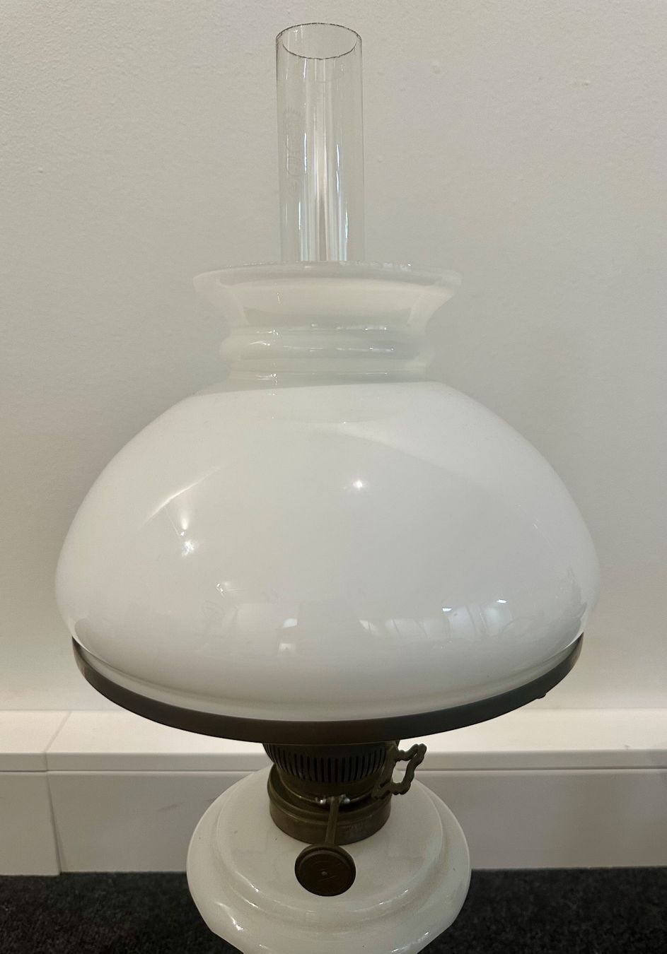 Lampen: Antike, weisse Petroleumlampe – Gebraucht aus Basel von artthings4you 2