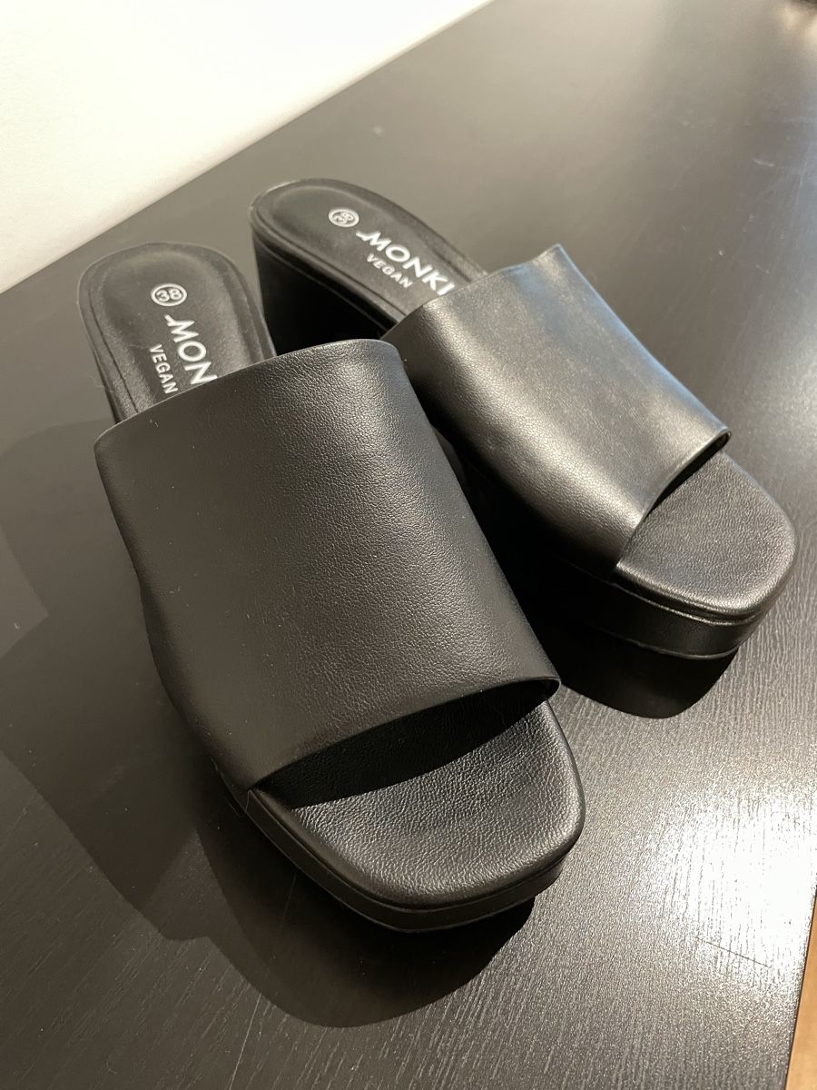 Monki Scarpe da donna: Sandale Kunstleder Vegan – Usato da Zofingen venduto da silbosja