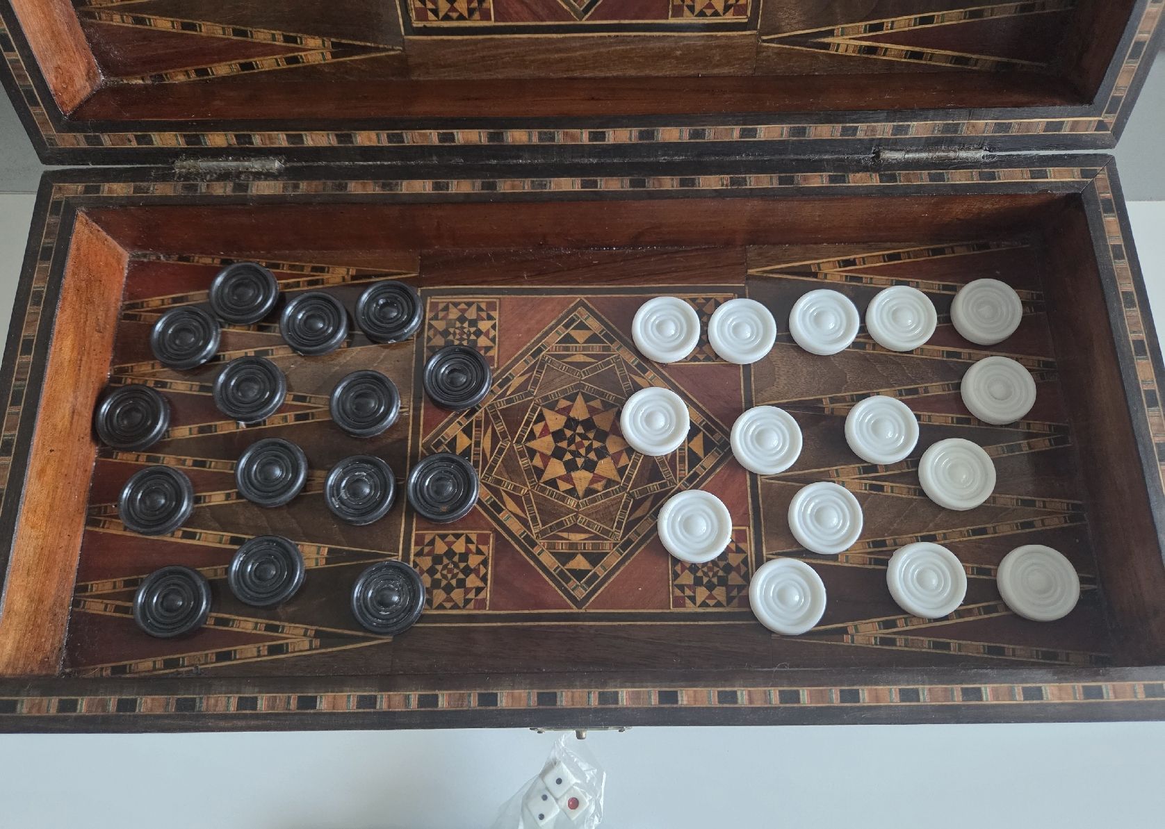 Giochi: Backgammon Spiel, Holz, intarsiert, antik. – Usato da Münchenstein venduto da Piccolo013 4