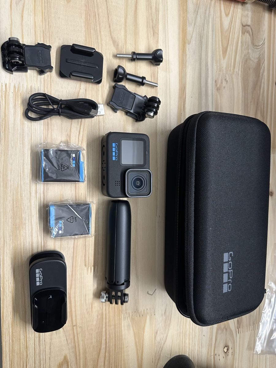 GoPro HERO10 Black Accessory Hard Bundle mit viel Zubehör! T (Neu ...