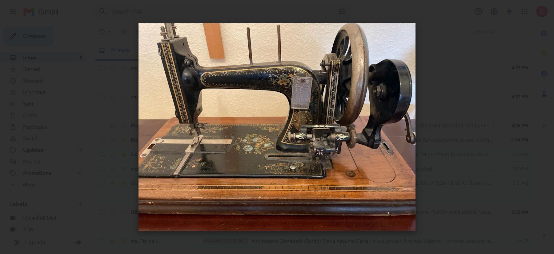 Machines à coudre: Ancienne machine à coudre et son couvercle – D'occasion à Genève par fab_6pbh