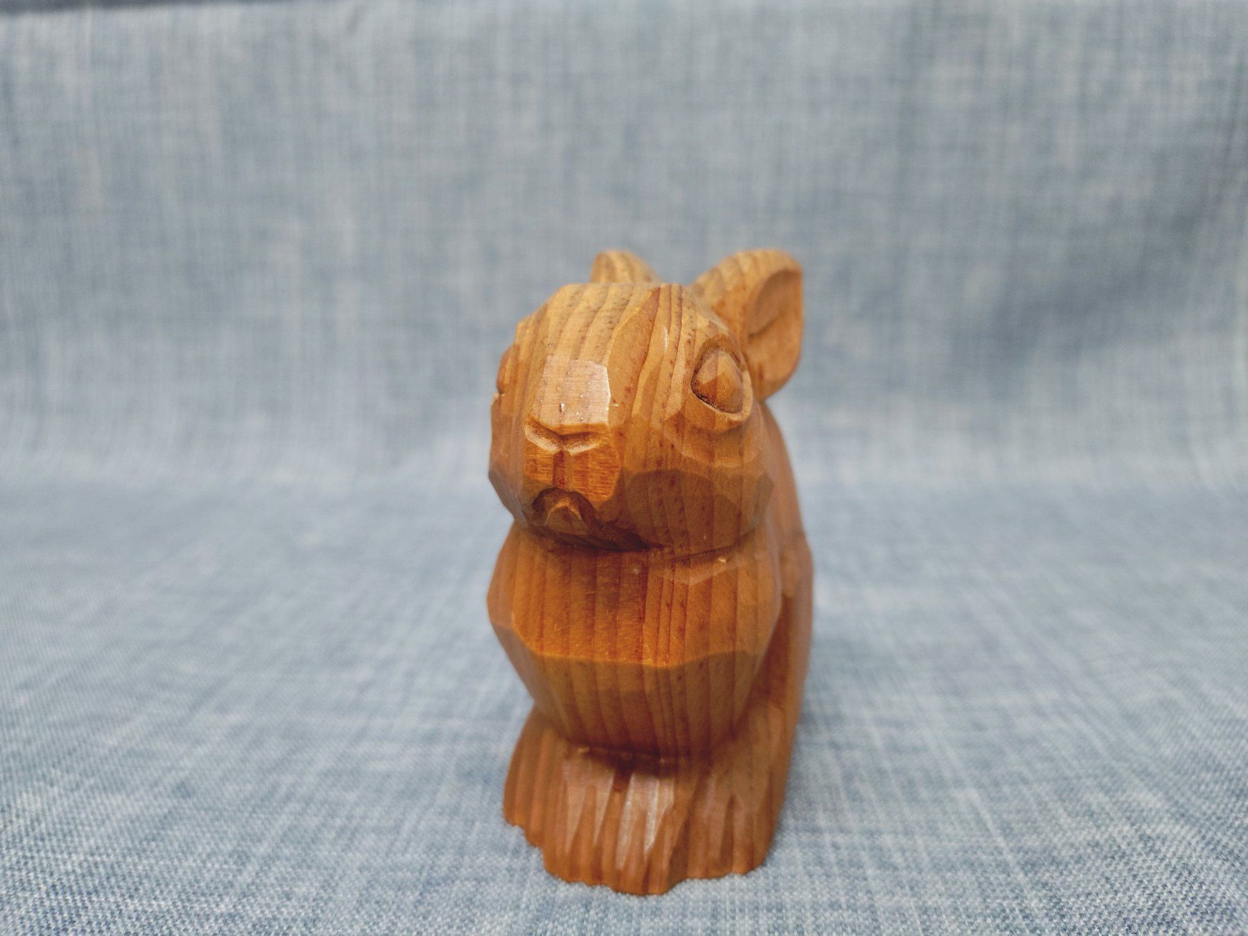 Statuette: Holz Hase, geschnitzt. – Nuovo (secondo la descrizione) da Diessbach b. Büren venduto da Crocharry 1