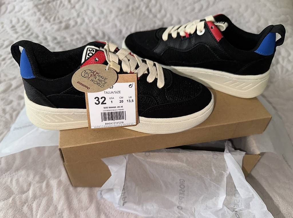 Scarpe per ragazzi: Schwarze Turnschuhe /32/ Gios Eppo Kids – Usato da St. Gallen venduto da EllyM. 1