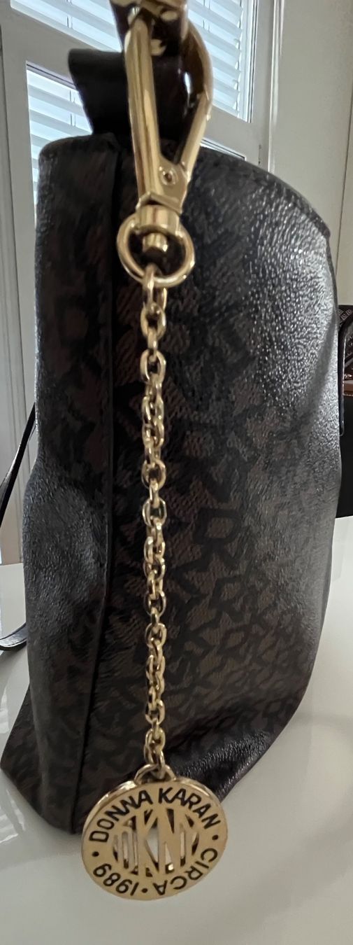 DKNY Borse da donna: Handtasche/Shopper DKNY braun mit Monogramm – Nuovo (secondo la descrizione) da Burgdorf venduto da wiwy51 4