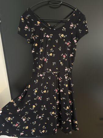 Kleid Blumenmuster schwarz 