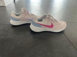 Nike Laufschuhe rosa Grösse 36 neu