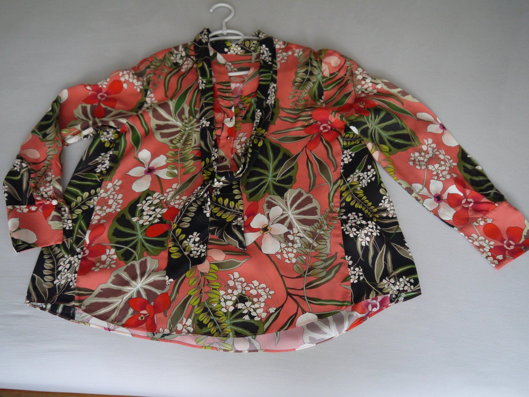Marc Cain Blusen: MARC CAIN Bluse aus Viskose, Seide N4 – Gebraucht aus Hagendorn von Blaf 1
