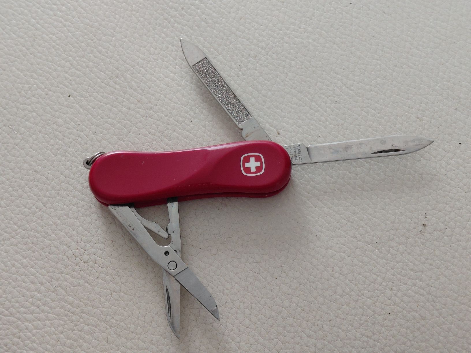 Wenger Taschenmesser: Wenger Evolution Taschenmesser rot mit Schere gebrauchter Zu – Gebraucht aus Belp von mar_76s8