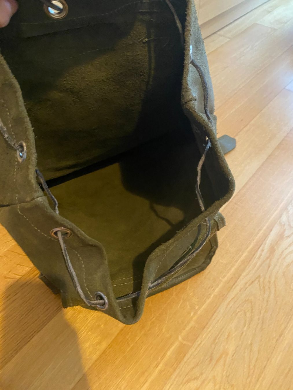 Zaini: Robuster Leder Rucksack olivgrün – Usato da Thalwil venduto da gb_ea2000 4