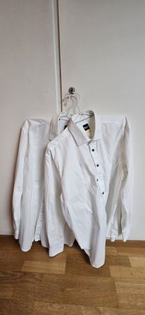 2 weisse Hemden Herren Kauf, Gr. 42, Modern Fit