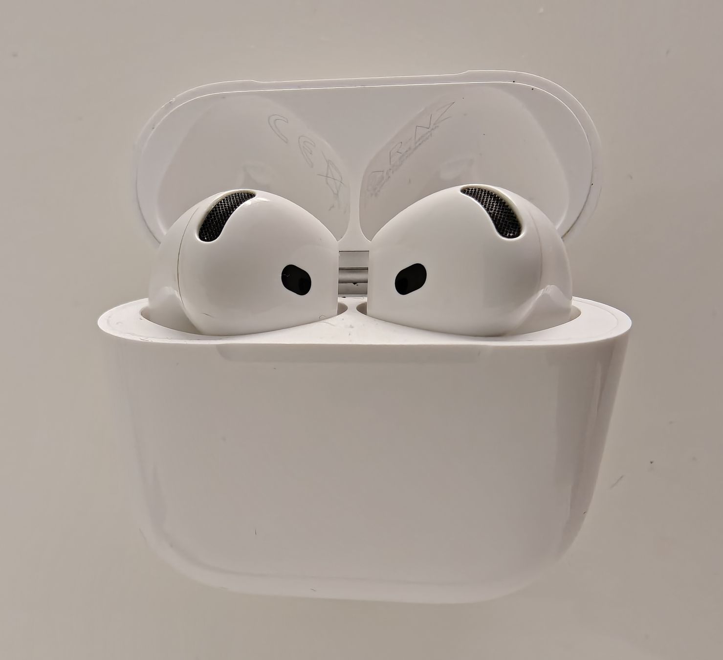 Apple Casques audio: Apple AirPods 4 – D'occasion à Bern par lbbjcn