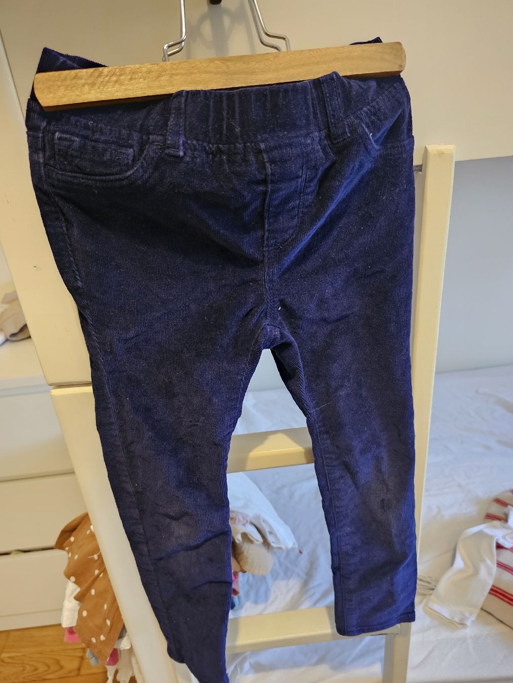 Gap Pantaloni: Gap Pull on velvet trousers – Usato da Cologny venduto da Selin34