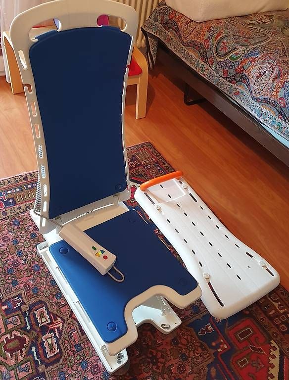 Attrezzature mediche: Sedia elettrica per vasca da bagno – Usato da Rodi-Fiesso venduto da mbe_2y9w 1