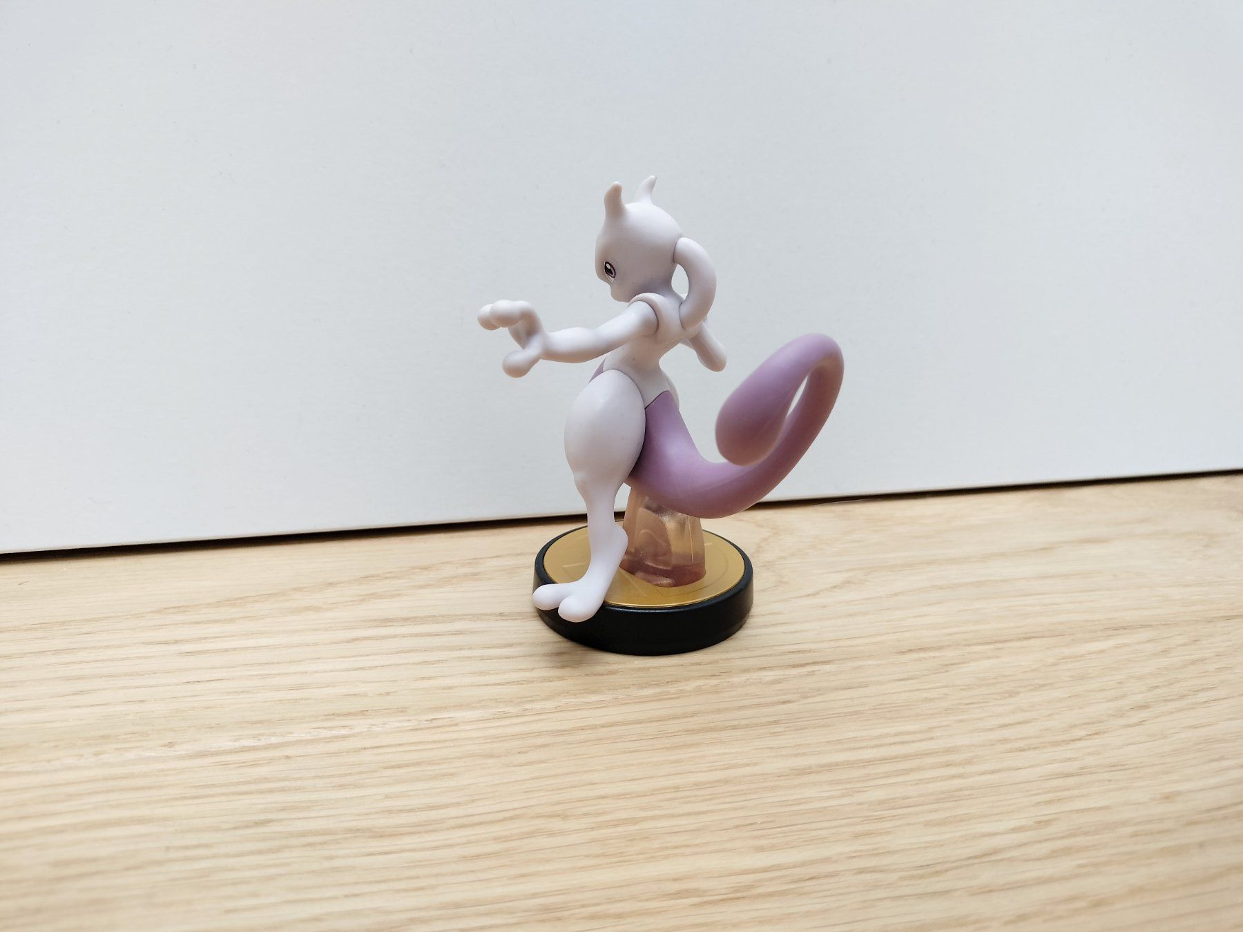 Nintendo Statuette: Pokemon Mewtwo Amiibo Figur – Usato da Wil SG venduto da kaizzen 1