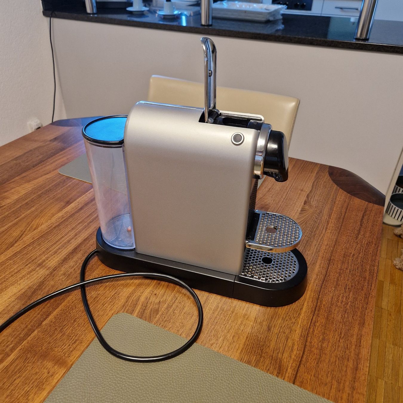 Kaffeemaschinen & Espressomaschinen: Nespresso Maschine – Gebraucht aus Luzern von real014 1