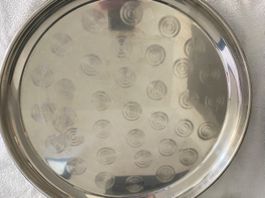 Grand plateau de service rond en métal / inox – design rétro
