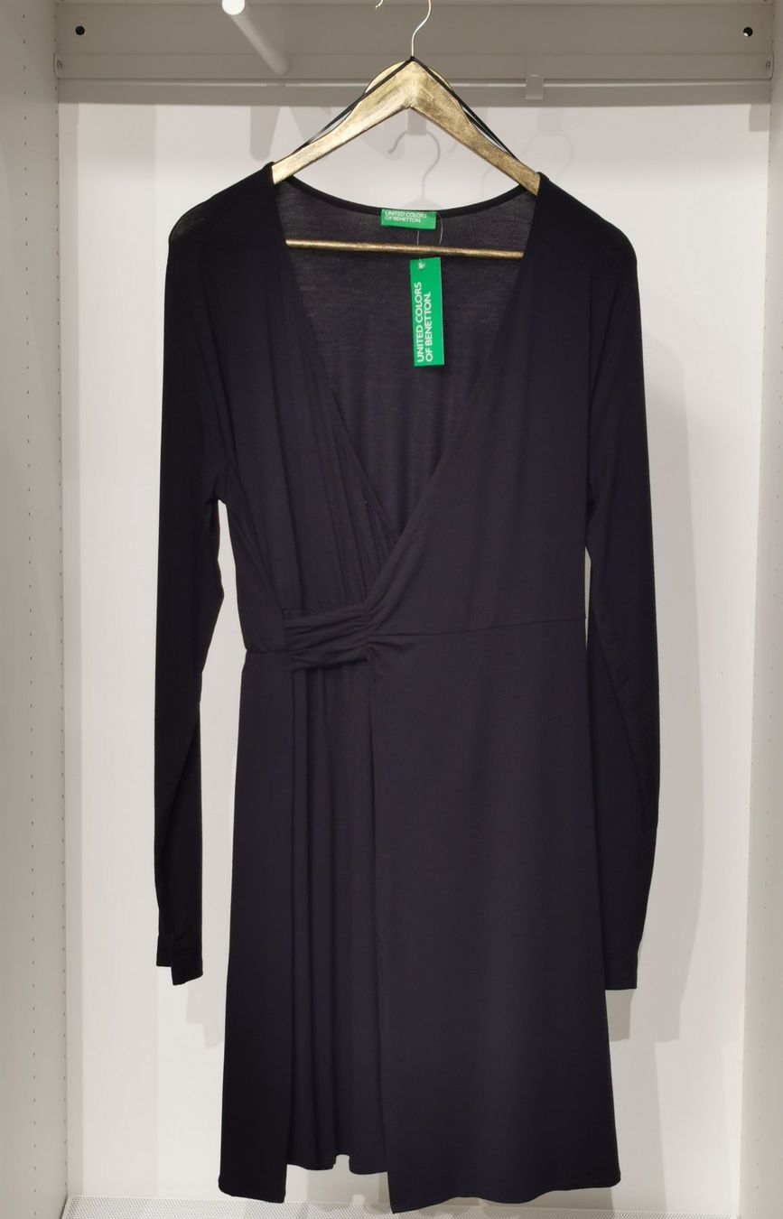 Benetton Kleider: Benetton Jerseykleid – Neu und originalverpackt aus Bad Ragaz von chenk24