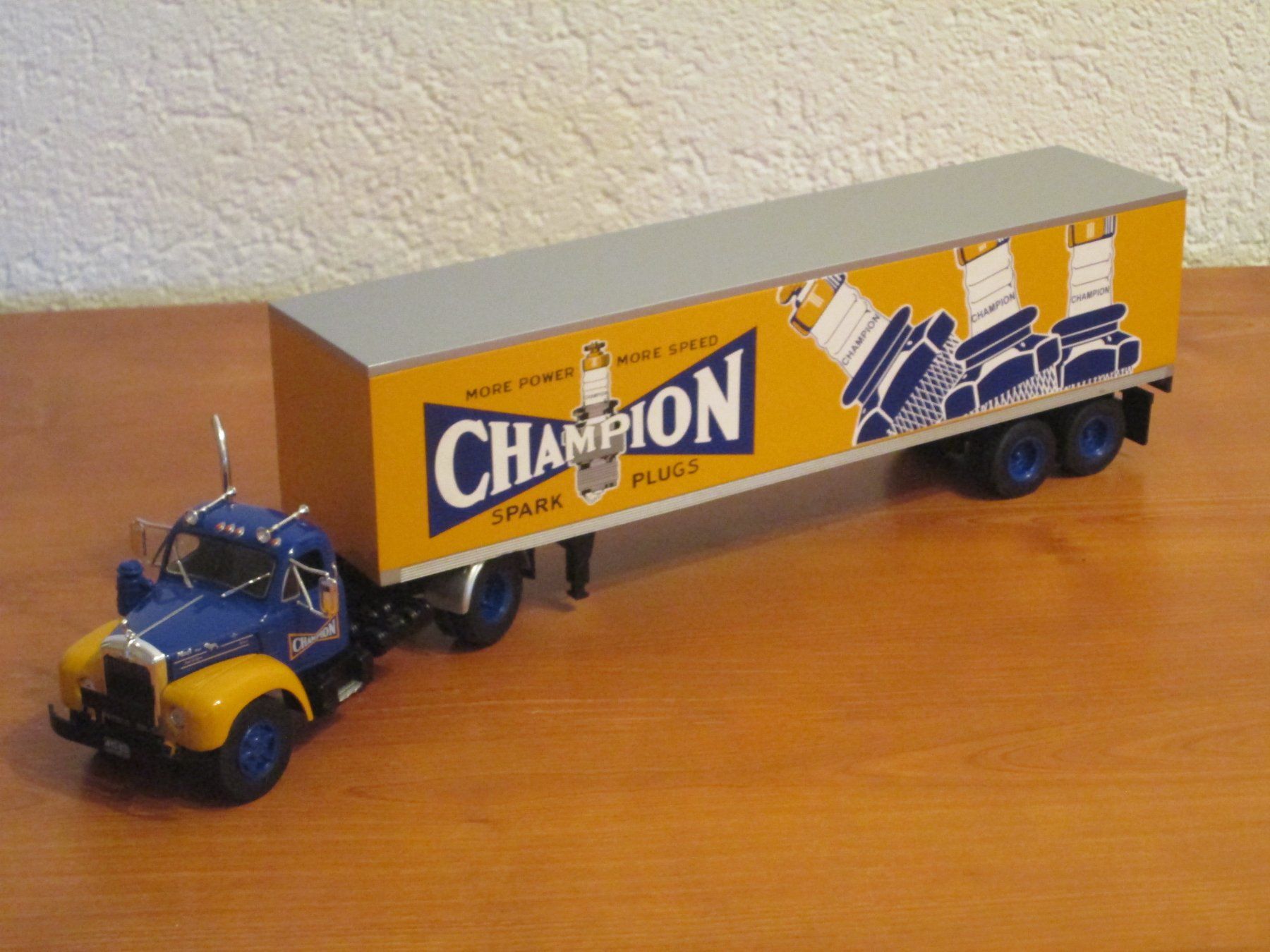 Kit di modellismo & Modellini statici: Mack B 61 T semi-remorque  1/43 – Nuovo e nell'imballaggio originale da Bonfol venduto da zagato43e