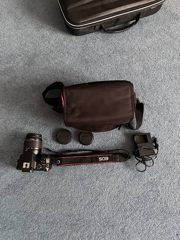 Fotocamera: Canon EOS 250d Travel Kit – Usato da Kaltenbach venduto da wal_b2wg