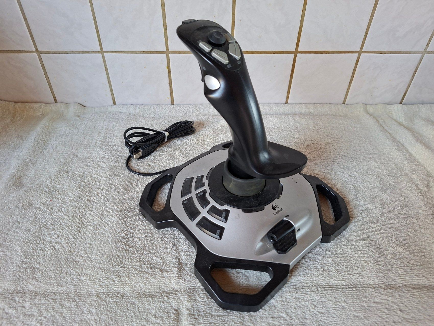 Manettes: Logitech Joystick Extrem 3D Pro – D'occasion à Eschen par Noldi58 3