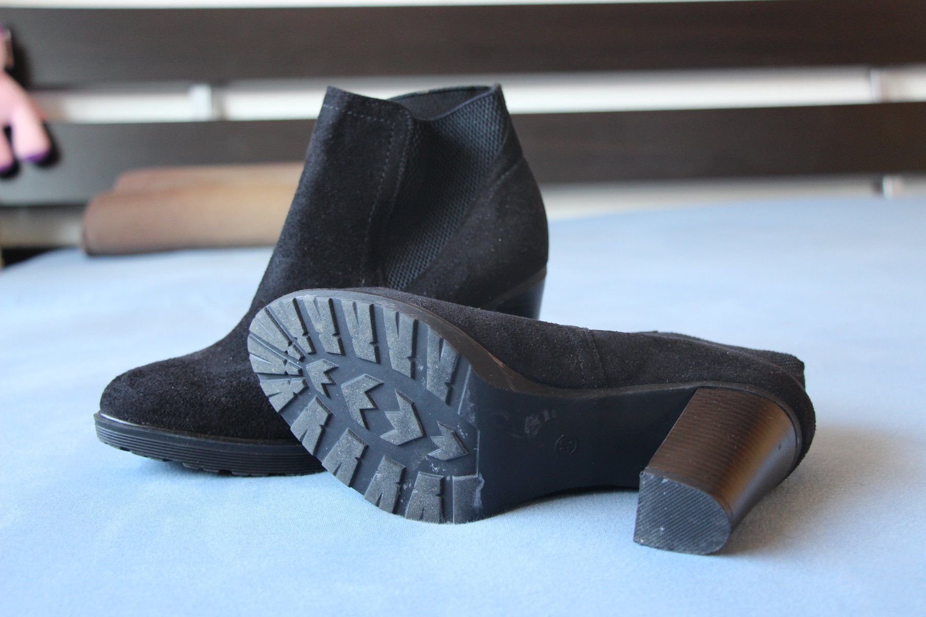 Damenschuhe: Stiefeletten mit Absatz, schwarz, Gr. 40 – Neu (gemäss Beschreibung) aus Laax GR von Schoelli2 3