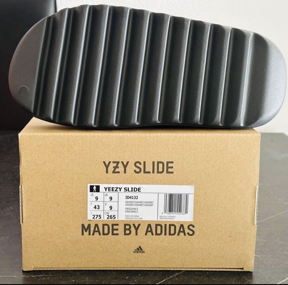 Chaussures hommes: Yeezy Slide Granite – Neuf avec emballage d'origine à Biel/Bienne par Akwawini 1