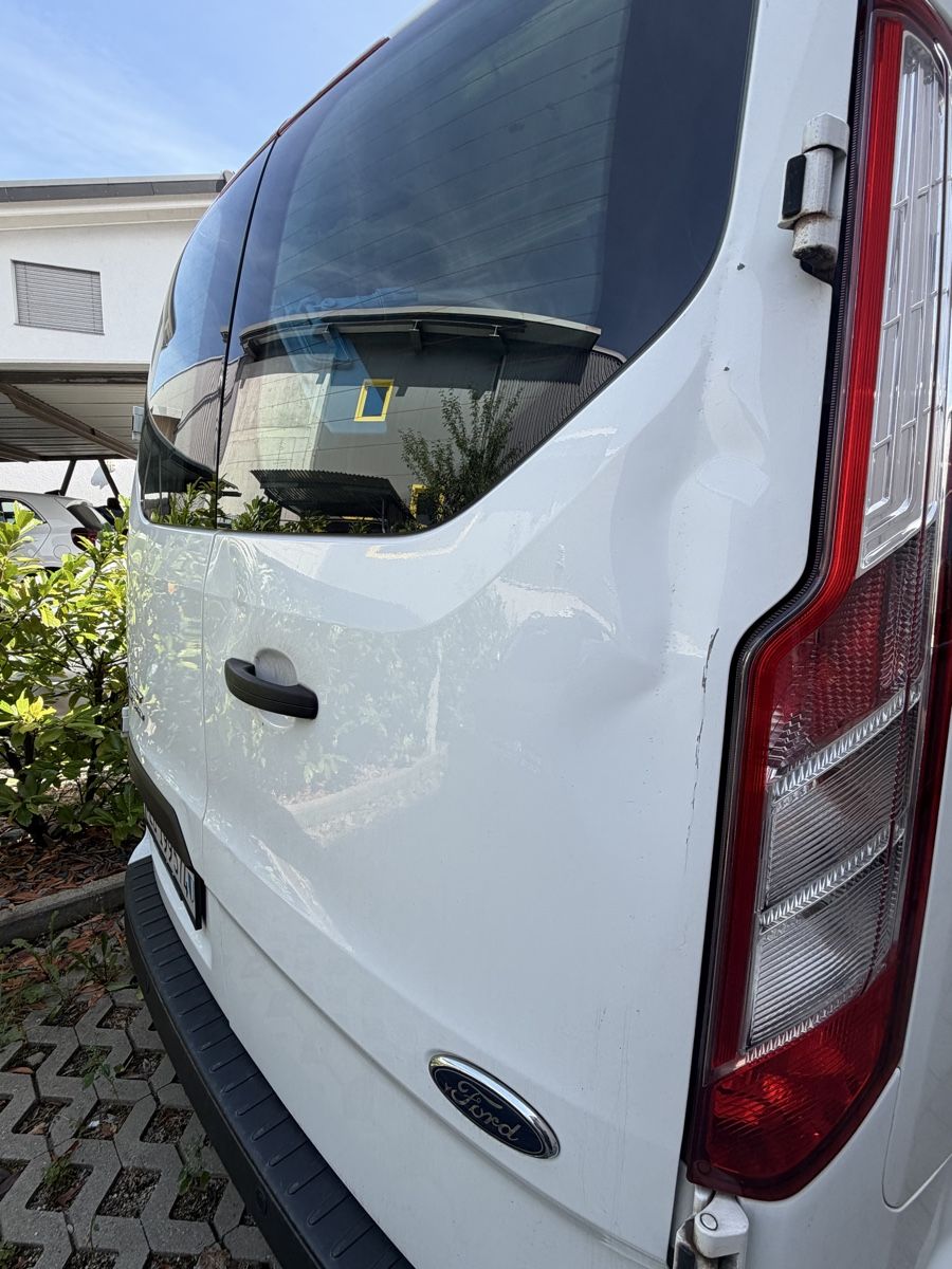 Ford Automobili: Ford Transit Custom weiss mit Dachträger – Difettoso da Buttisholz venduto da NG4S 1
