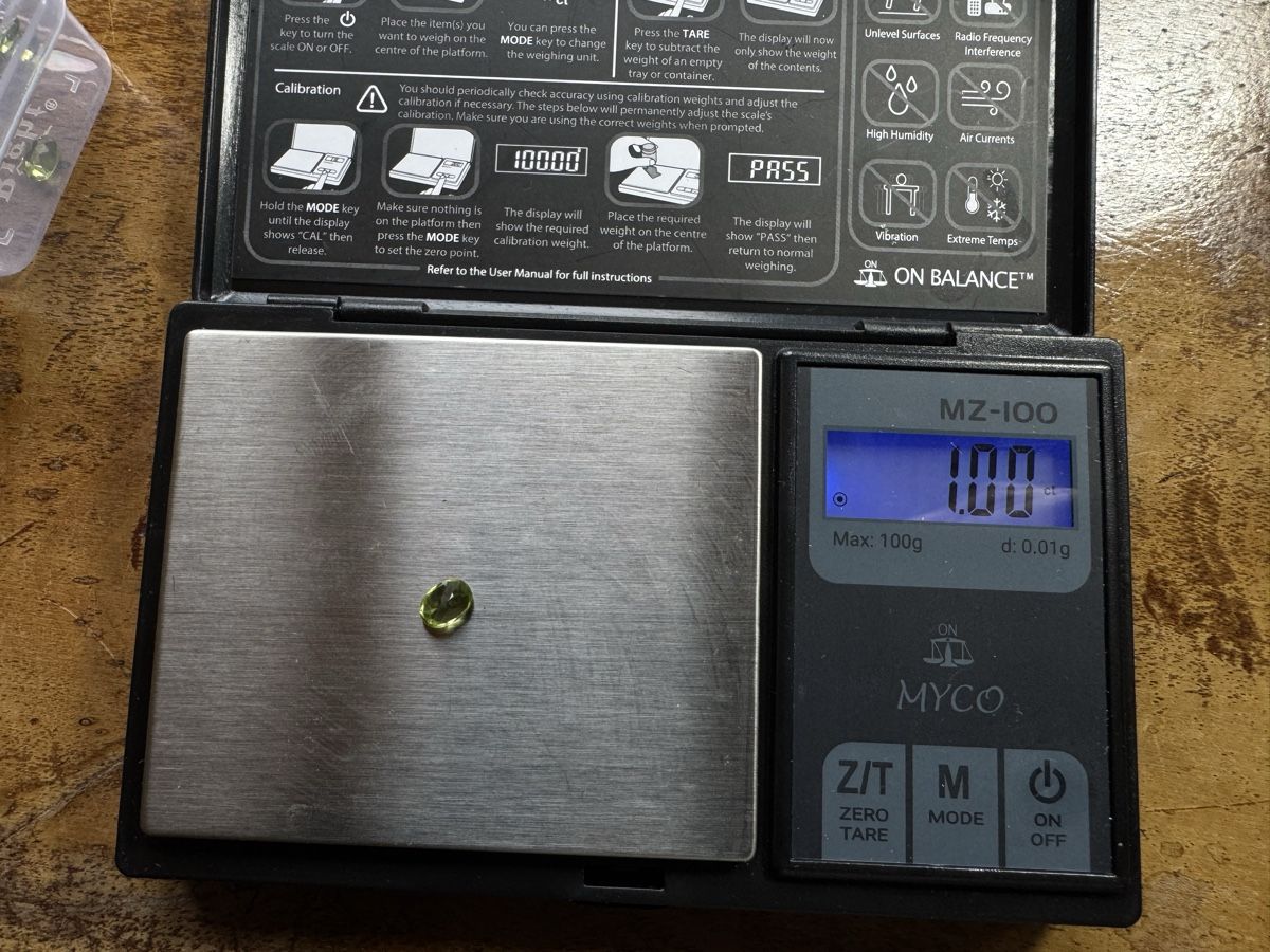 Pierres précieuses: Peridot, facettiert, 1.0ct, 5 x 7 mm – Neuf avec emballage d'origine à Wängi par Horus_Stone 4