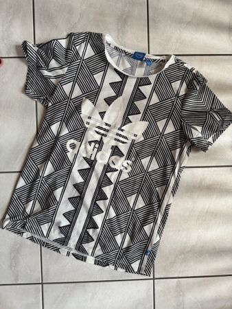 Adidas T-Shirt XS mit speziellem Muster