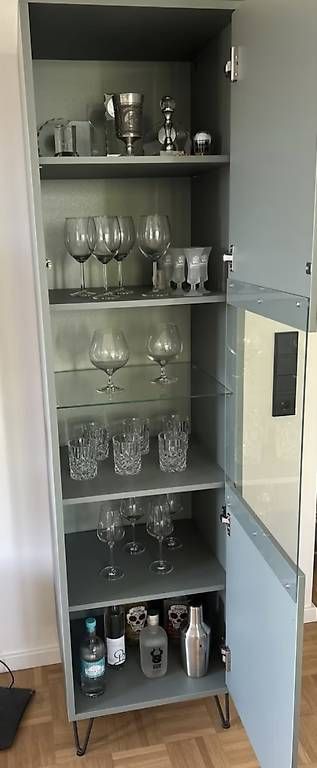 Vetrine: Moderne Glasvitrine / Vitrinenschrank  Piniengrün/Grau – Usato da Basel venduto da liv99 1