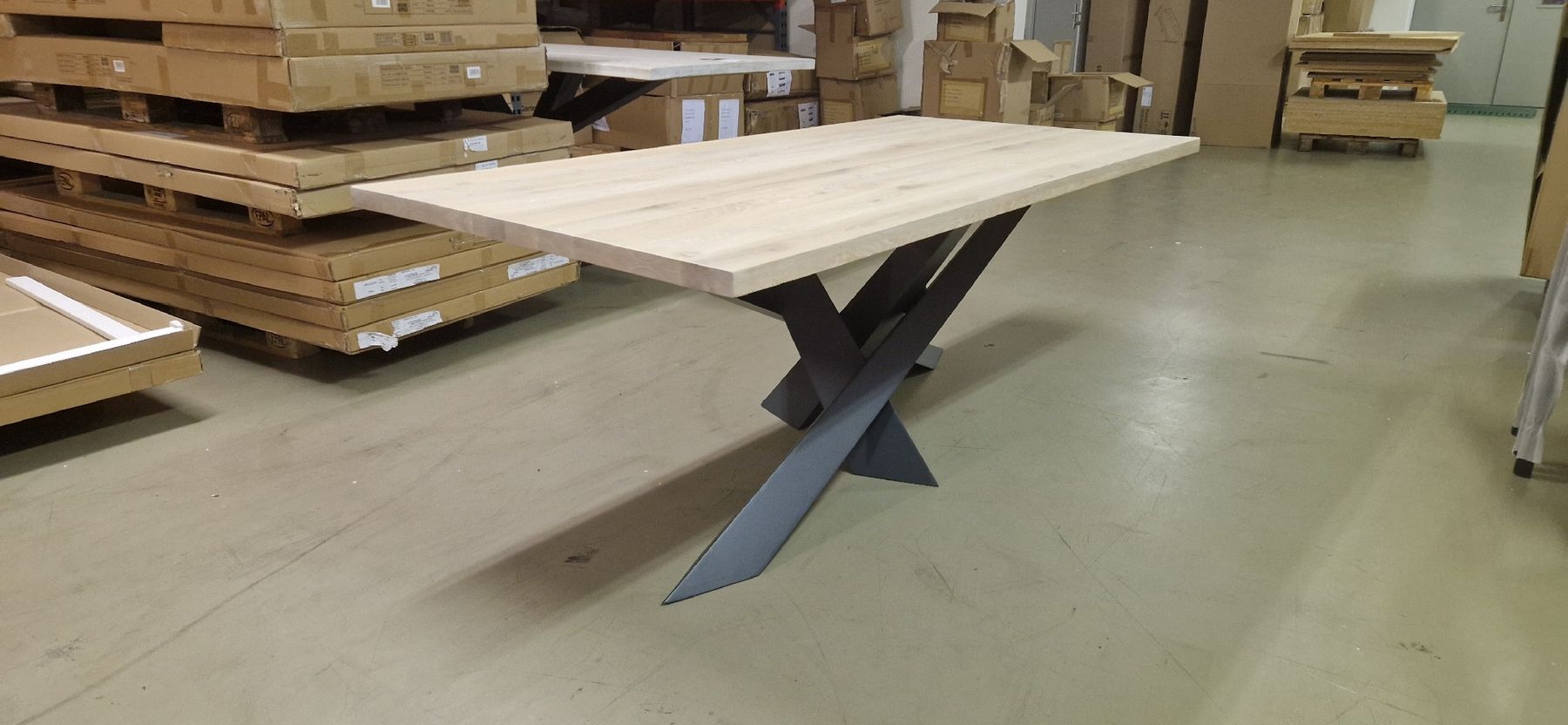 Tavoli: Tisch neu Eiche massivholz 200x100cm – Nuovo e nell'imballaggio originale da Lützelflüh-Goldb venduto da Rampenverkauf_72_