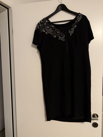 Kleid Schwarz mit Perlenstickerei Grösse L