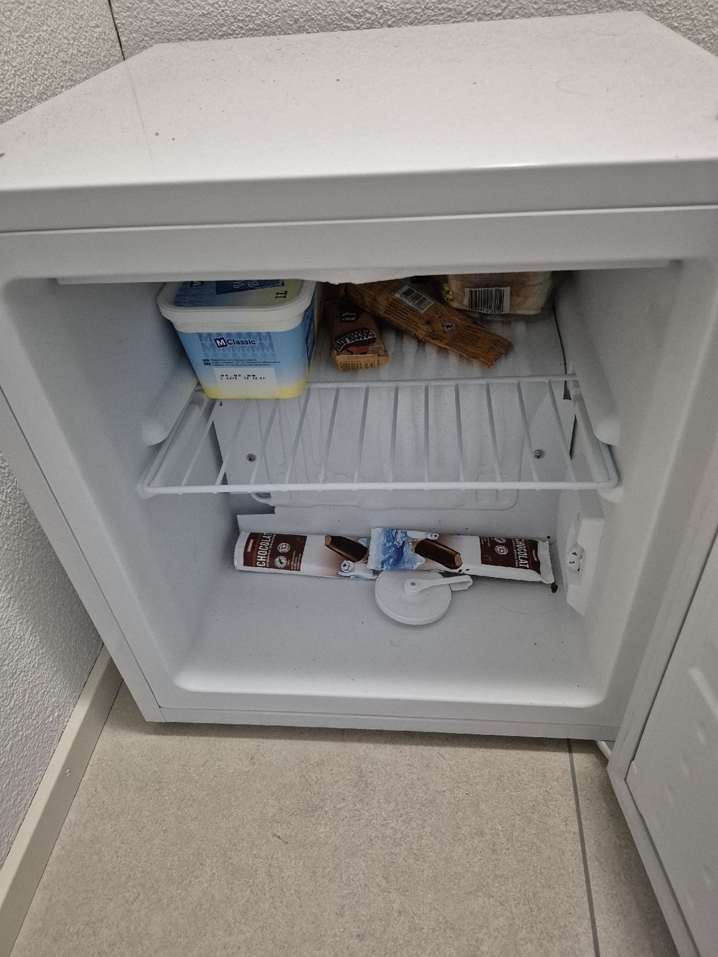 Congelatori: Gefrierschrank klein 30L – Usato da Baar venduto da Nira60 1