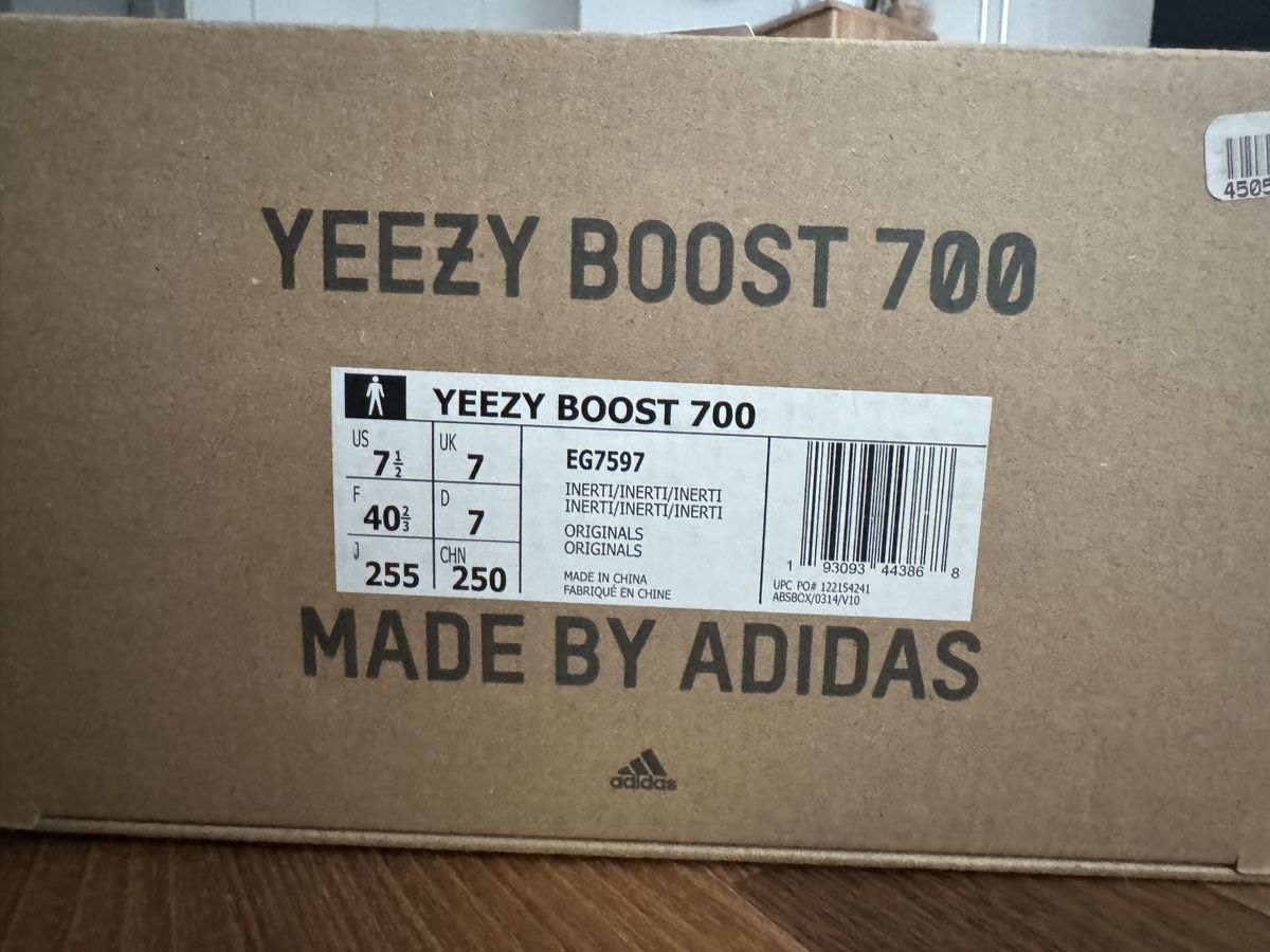 Adidas Scarpe da uomo: Yeezy boost 700 – Usato da Winterthur venduto da A2001. 2