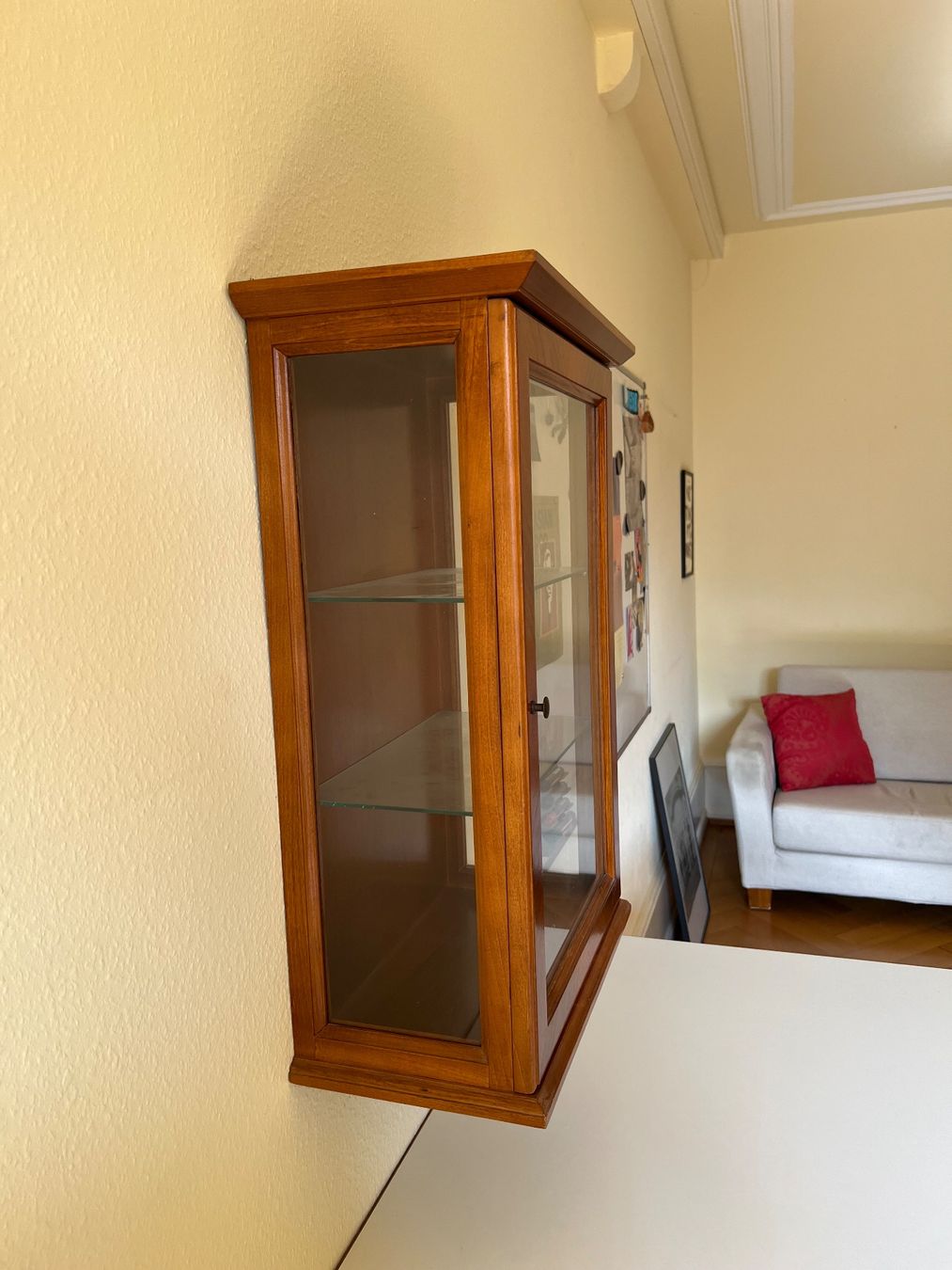Vitrinen: Holz-/Glasvitrine – Gebraucht aus Basel von den_y5h8 3