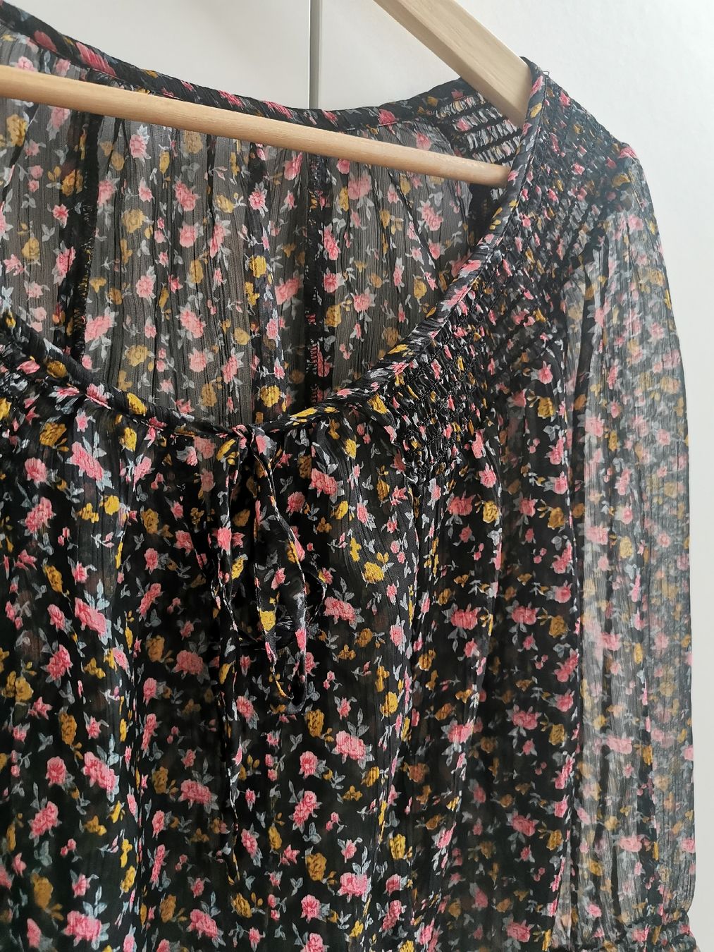 Chemisiers: Schwarze Bluse mit Blumenmuster Gr. 36 – D'occasion à Obergerlafingen par Sigus 1