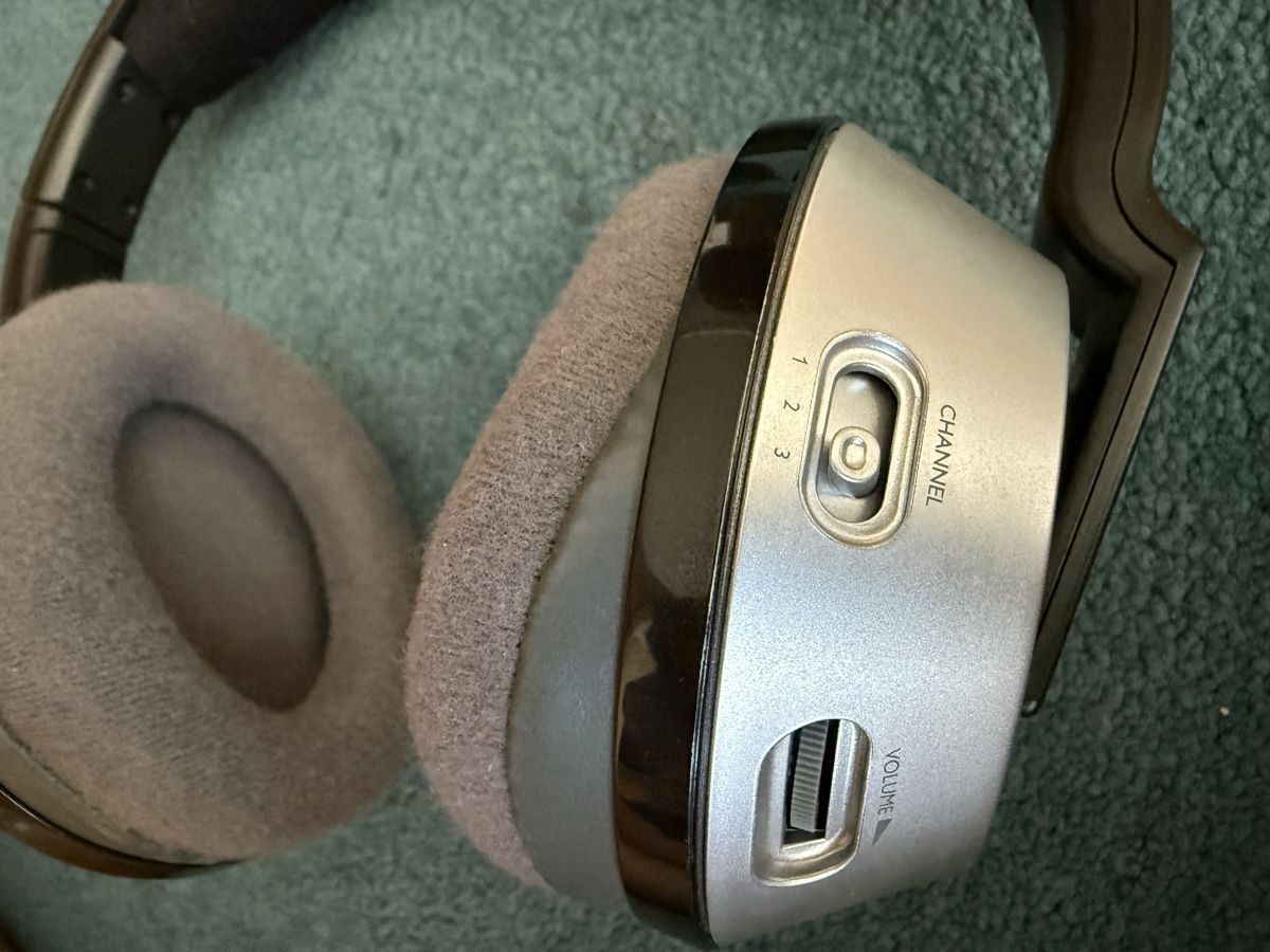 Philips Cuffie: Philips SHC8555 kabellose Kopfhörer mit Ladestation – Usato da Leissigen venduto da tahari 3