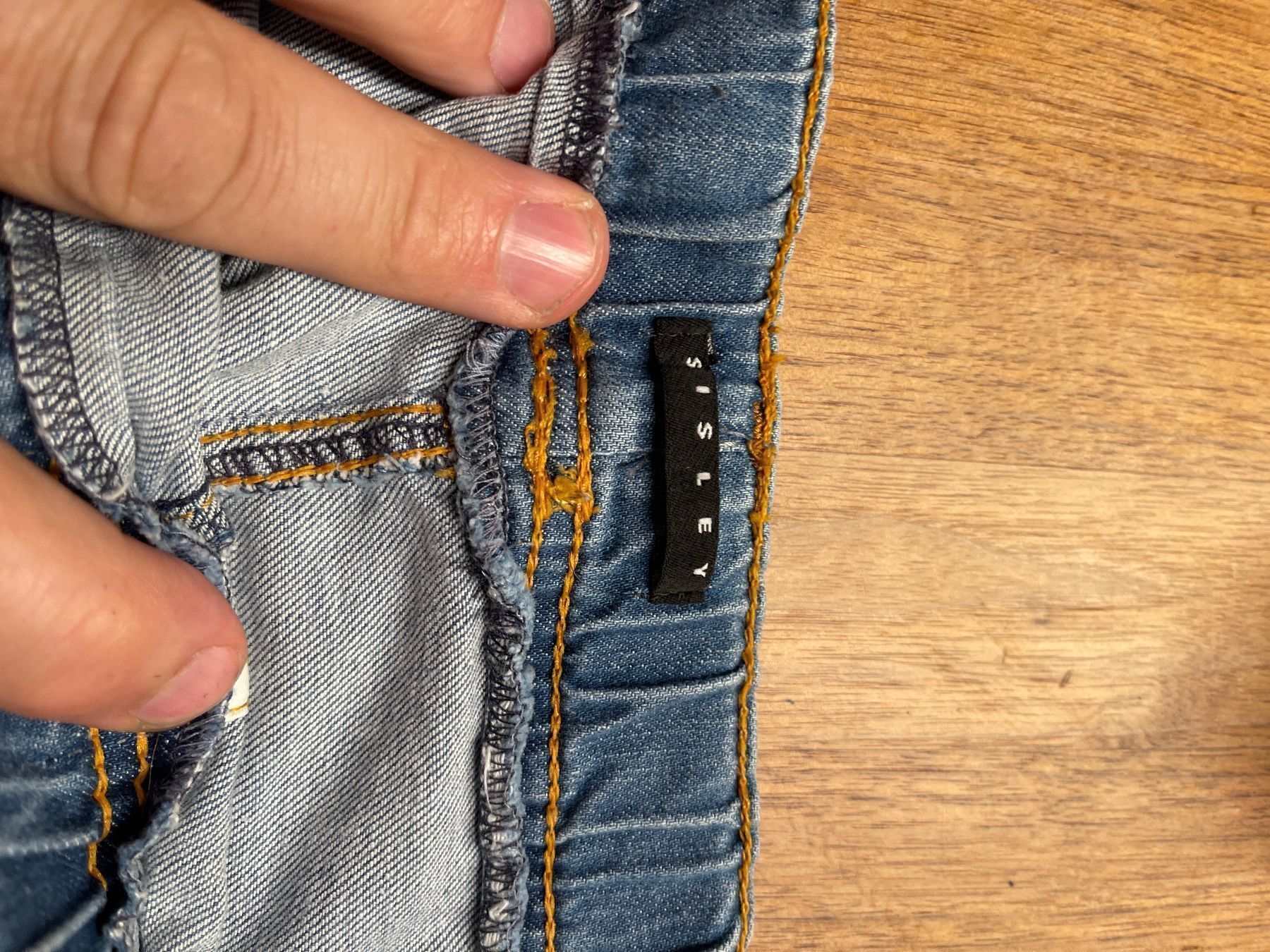 Sisley Pantaloni: Sisley Shorts – Usato da Schnottwil venduto da Garuso 1