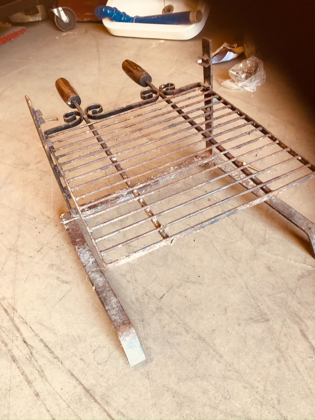 Grills: Grillrost mit Ständer – Gebraucht aus Haslen GL von Willi17