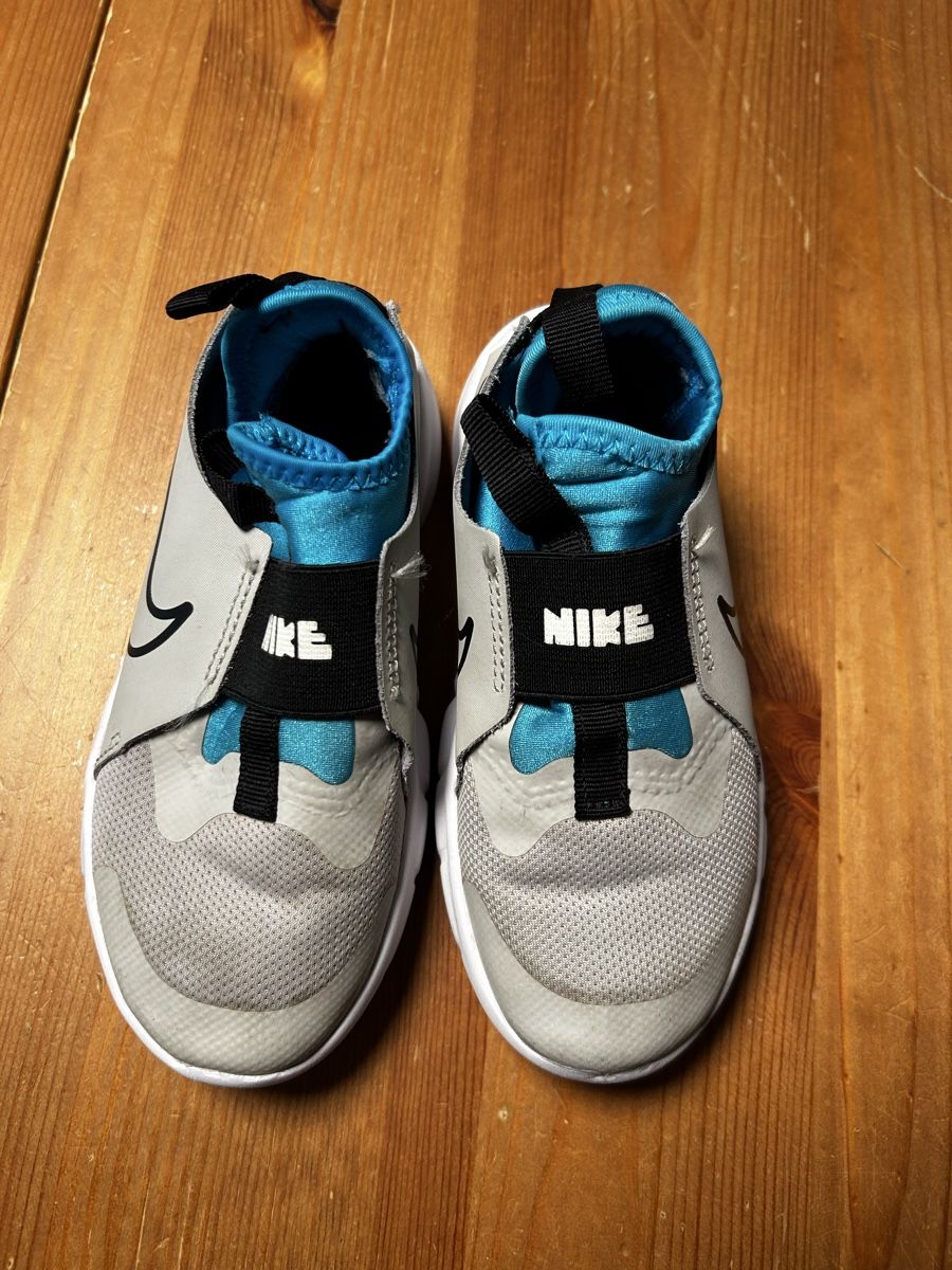 Scarpe per ragazzi: Kinder Hallenschuhe Nike – Usato da Ostermundigen venduto da Tlue22