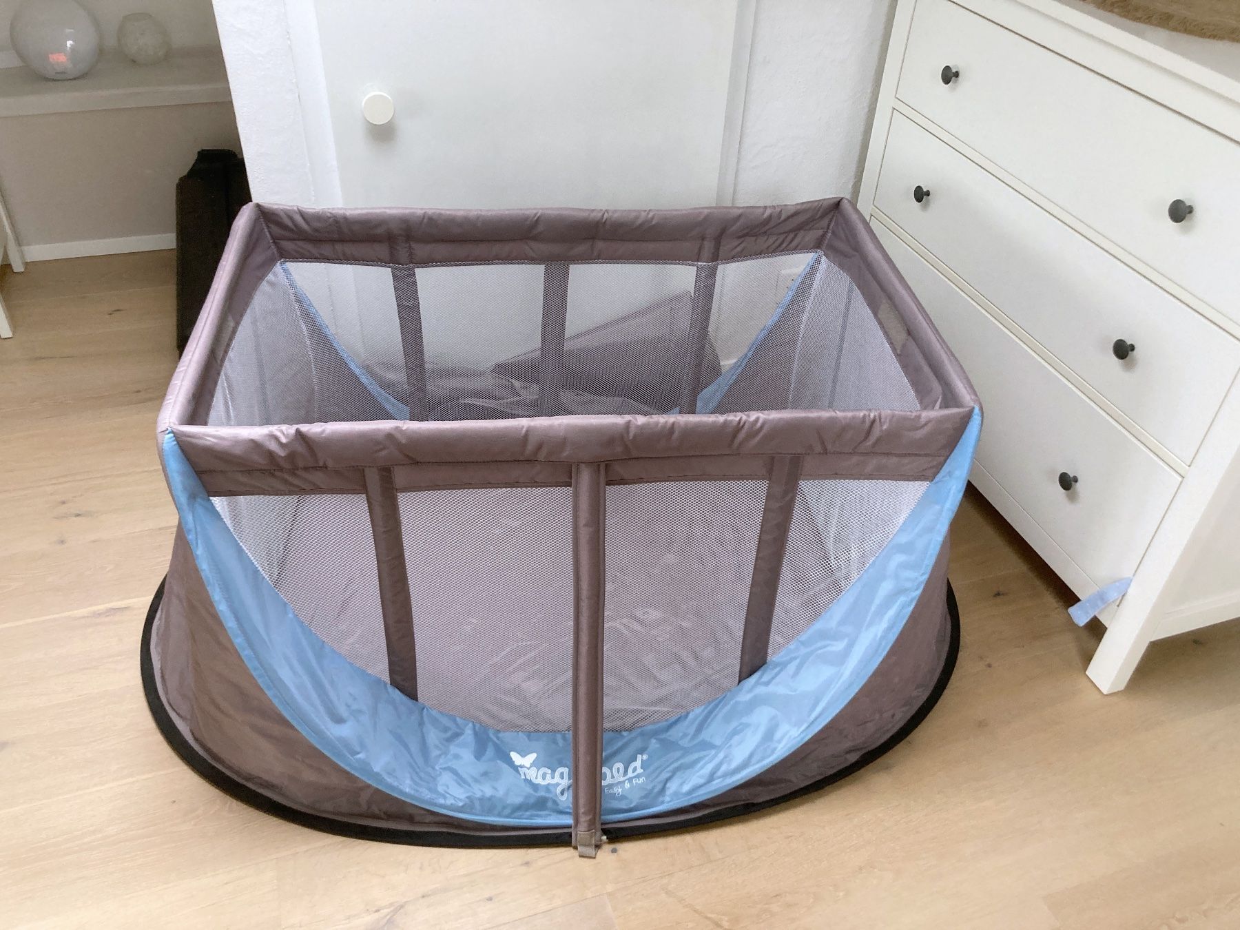 Betten: Pop Up Reisebett MagicBed, Camping Baby Bett – Gebraucht aus Eggenwil von Lissi82