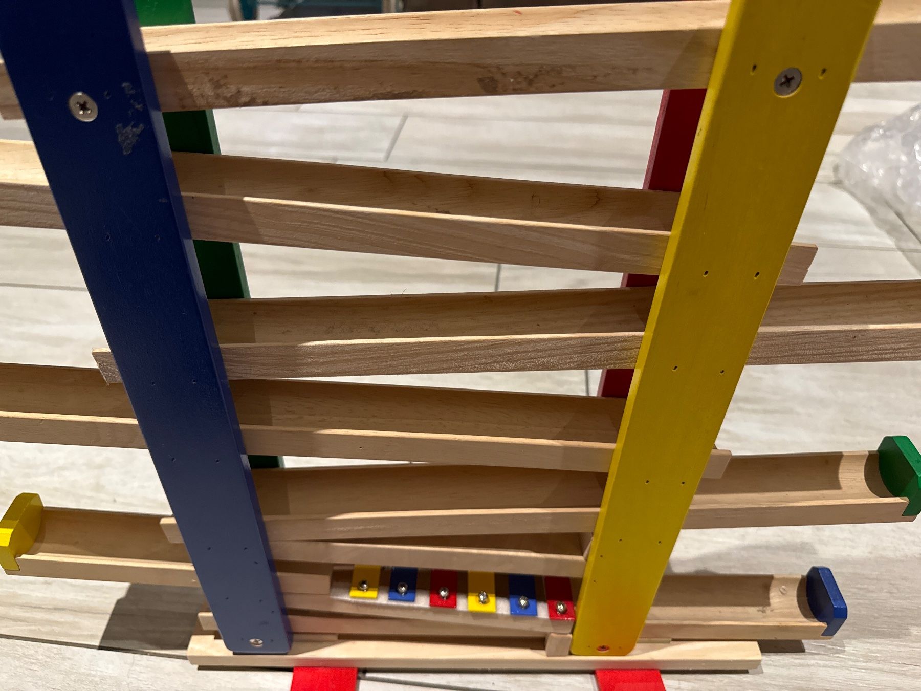 Spielzeuge: Holz Kugelbahn mit Xylophon – Gebraucht aus Gelterkinden von Familienferien 6
