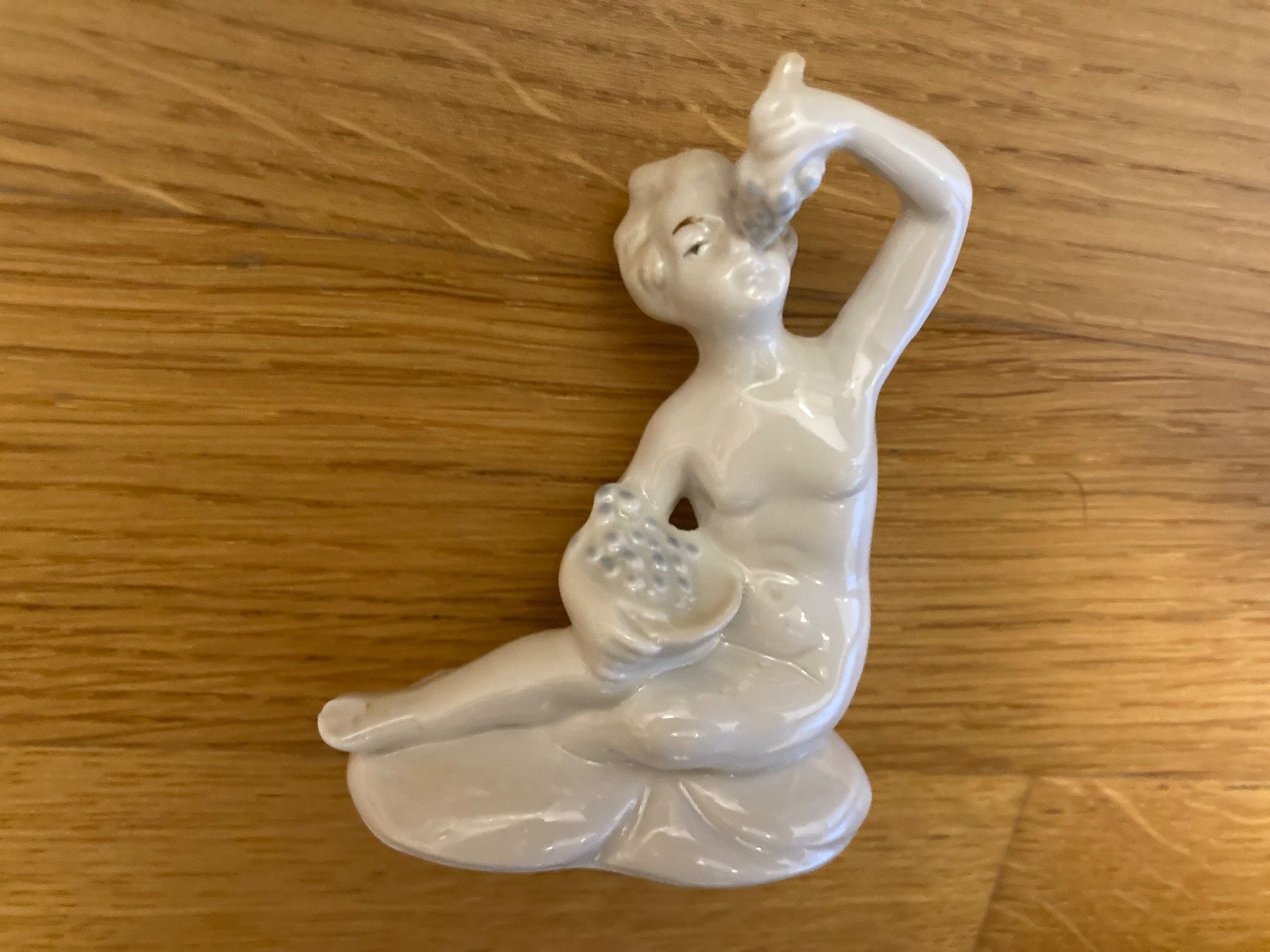 Statuette: Figur, Mädchen mit Trauben, Vintage – Nuovo (secondo la descrizione) da rheineck venduto da norwegianwood52