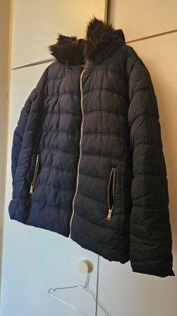 Giacca invernale blu con pelo nero Kiabi tg.54