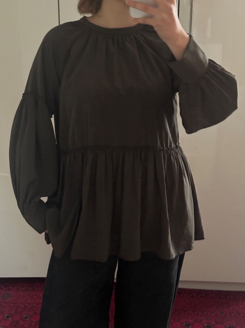 Top: Peplum shirt – Nuovo (secondo la descrizione) da Zürich venduto da sad_rd9w