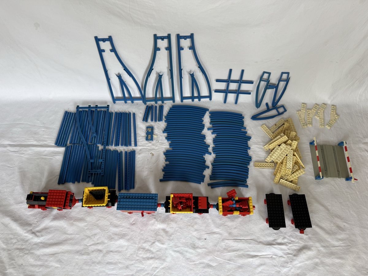 Lego Kit di costruzioni: Vintage LEGO train – Usato da GRAND - LANCY venduto da petitpain67