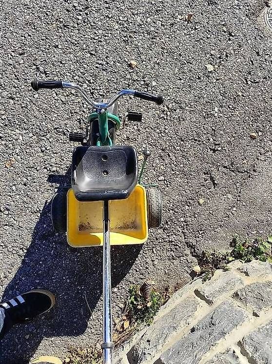 Veicoli per bambini: Dreirad mit Stosshilfe – Usato da Thusis venduto da phil_gr 1