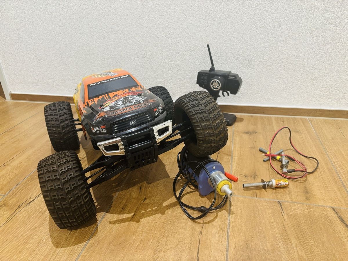 Thunder Tiger RC Kits de montage: Thunder Tiger Sledge Hammer Nitro Monster Truck 1:8 – D'occasion à Lachen SZ par snick44 1