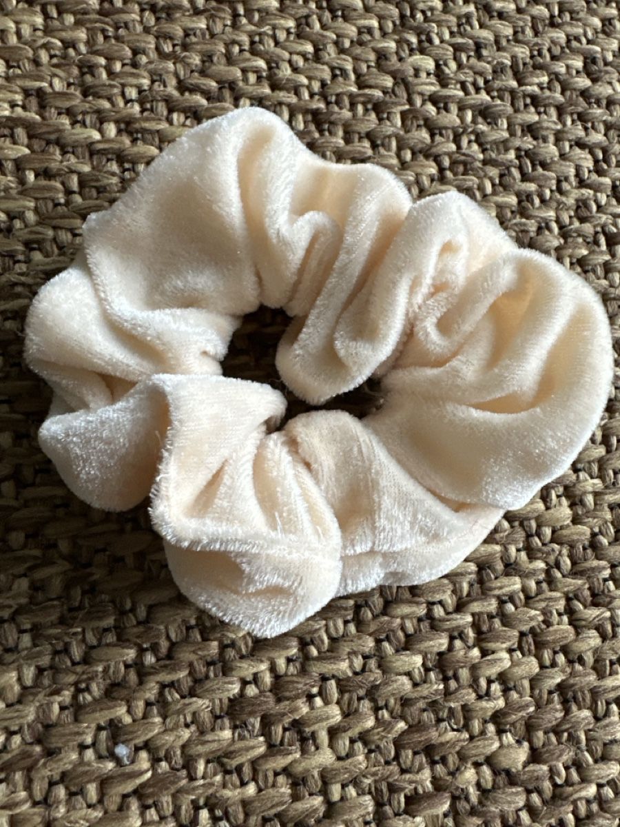 Accessori per capelli: Haargummi Scrunchie Samt beige neuwertig – Nuovo (secondo la descrizione) da Dietikon venduto da vithya88 1